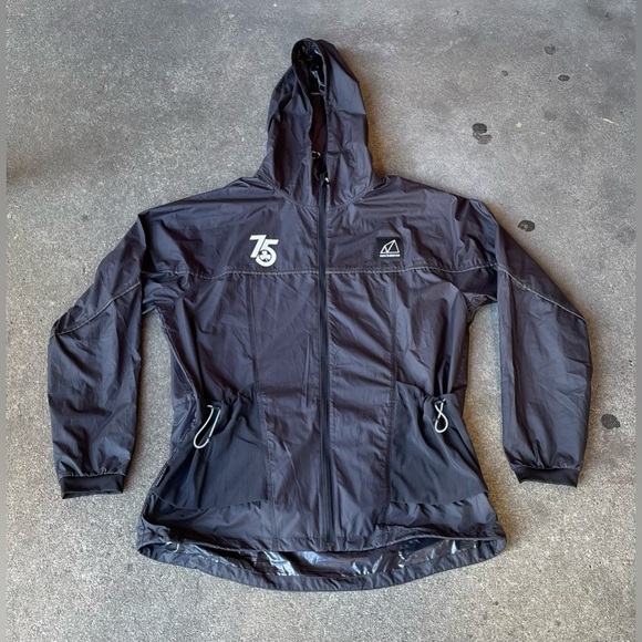WMNS New Balance All Terrain NBA 75th Anni Boston Celtics Windbreaker Jacket - Picture 1 of 8